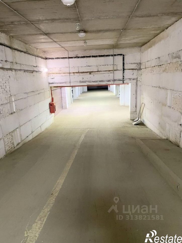 Гараж/парковка Революционная улица, 34/1,  д. 34/1