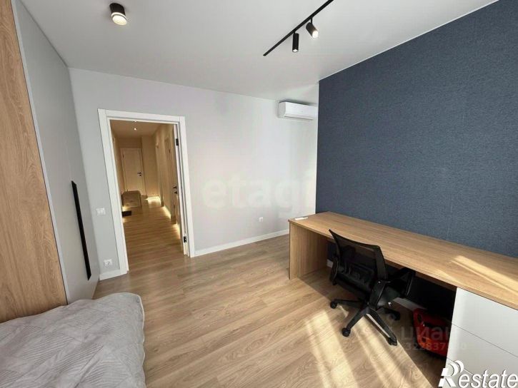 4-комн квартира улица Рихарда Зорге, 15/3,  д. 15/3