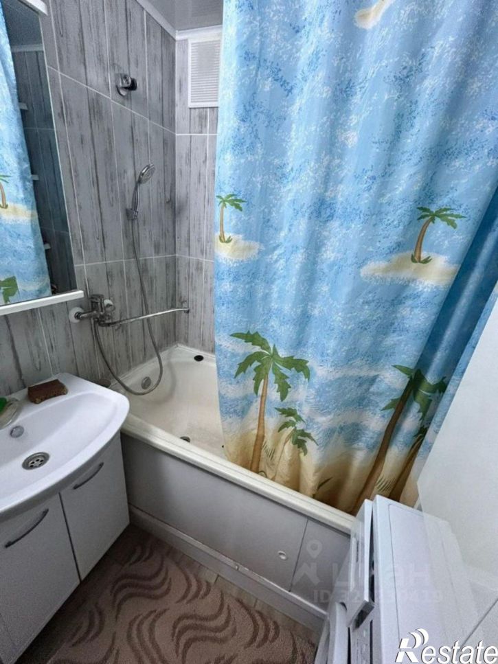 3-комн квартира улица Ахметова, 300/2,  д. 300/2