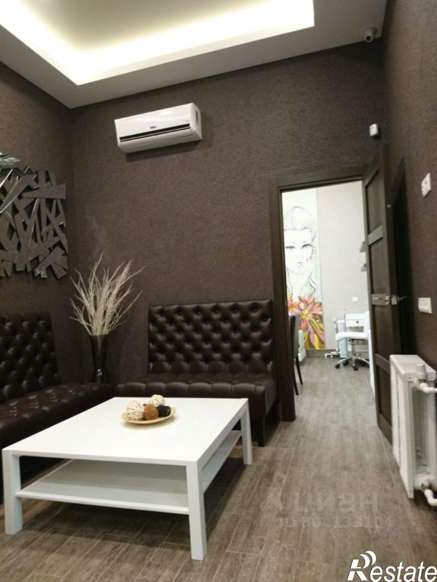 Купить помещение свободного назначения за 40 000 100 рублей на бульвар Ибрагимова, 32