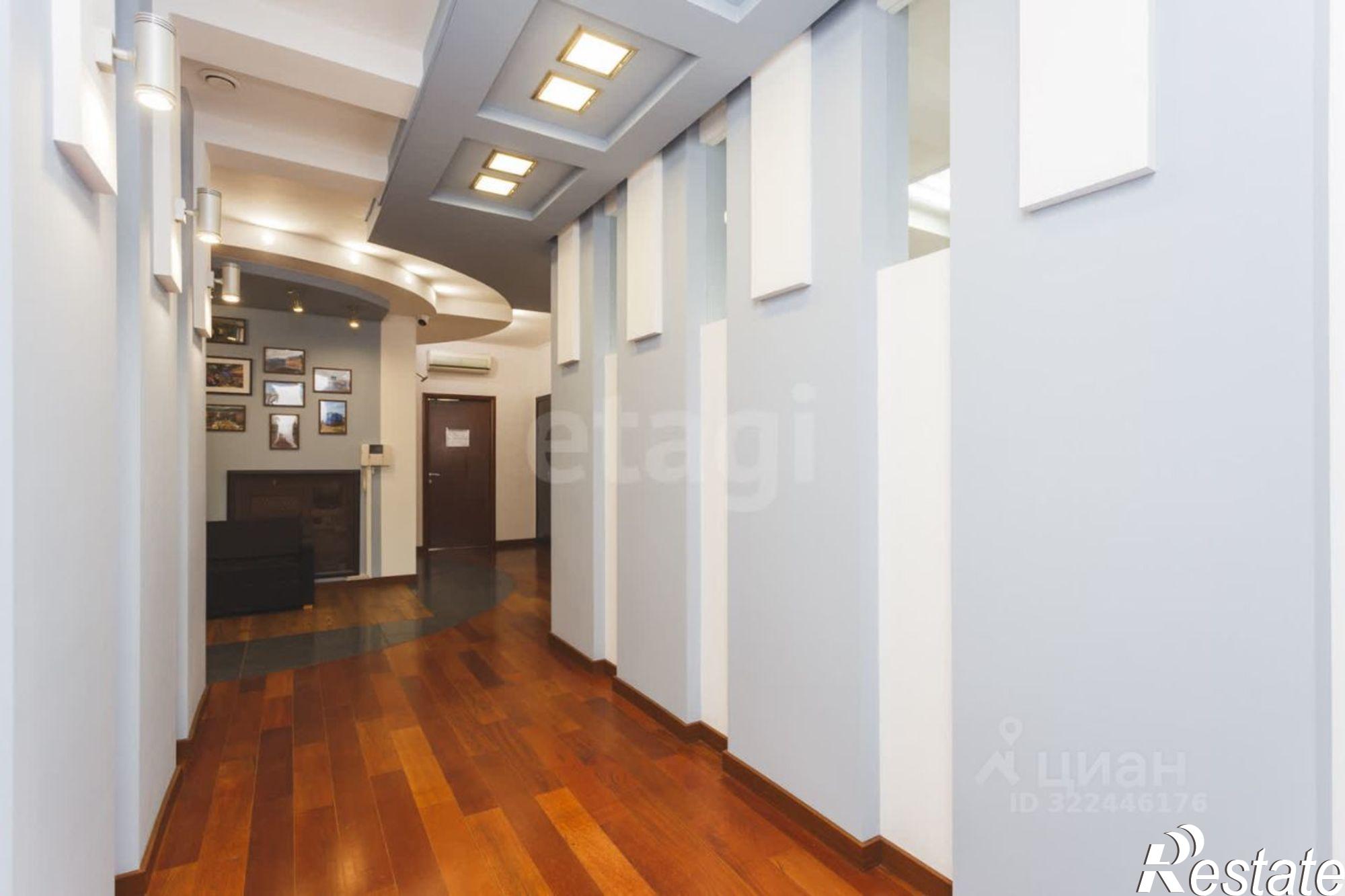 Купить офис, помещение под офис за 27 000 000 рублей на улица Мустая Карима, 41