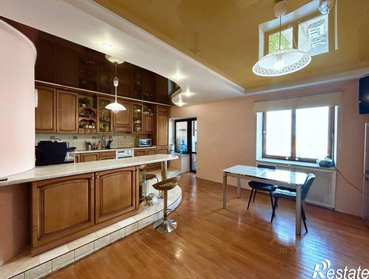 5-комн квартира Уфа г., Ленинский, Гафури ул.