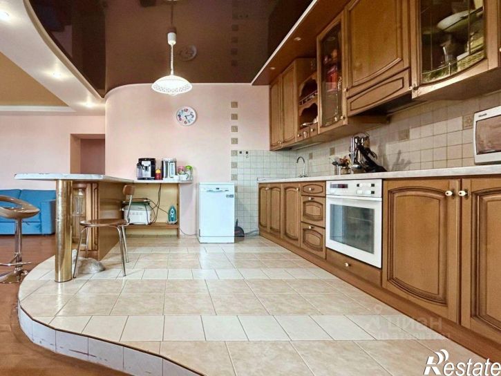 5-комн квартира Уфа г., Ленинский, Гафури ул.