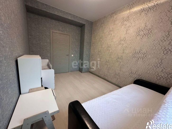 3-комн квартира улица Ладыгина, 15,  д. 15