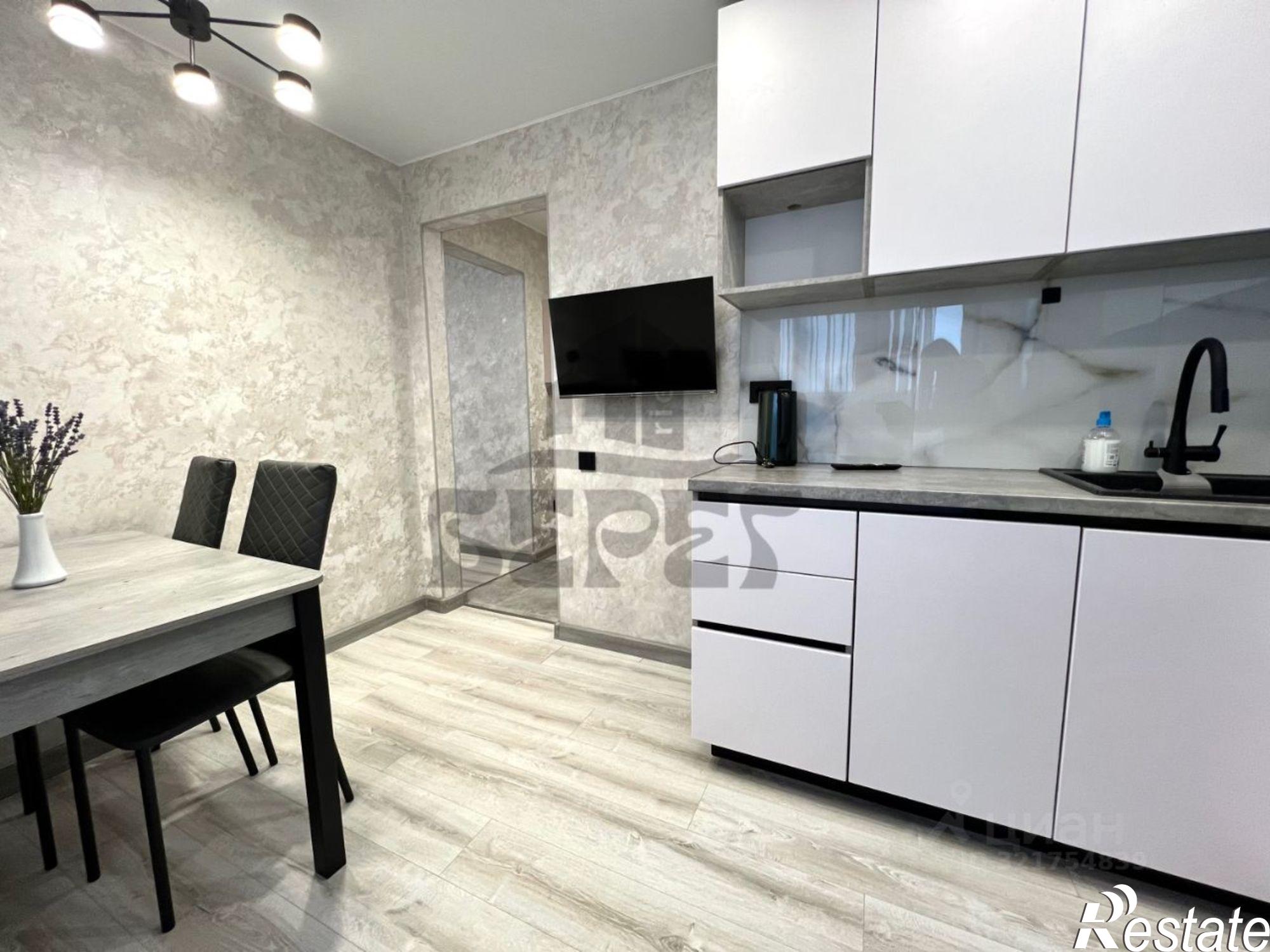 Сдать квартиру за 49 990 рублей на улица Пархоменко, 151/2