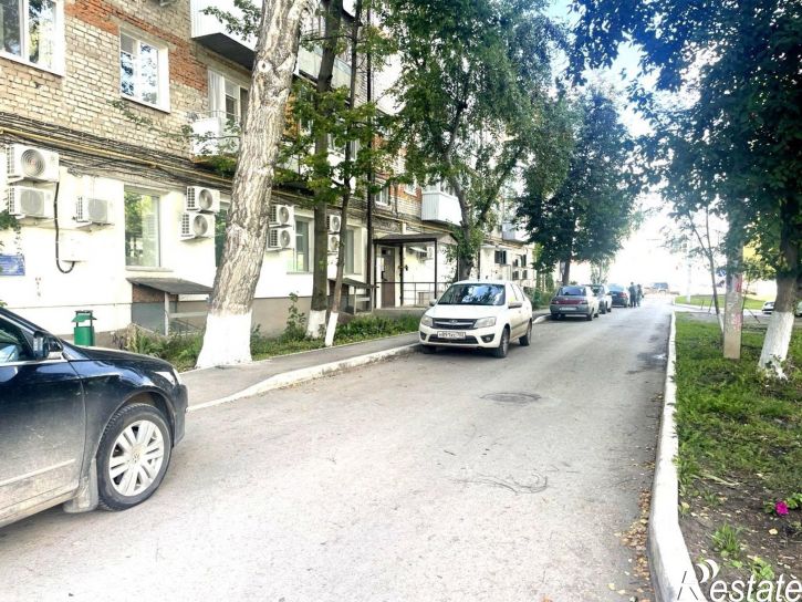 3-комн квартира улица Ахметова, 324,  д. 324