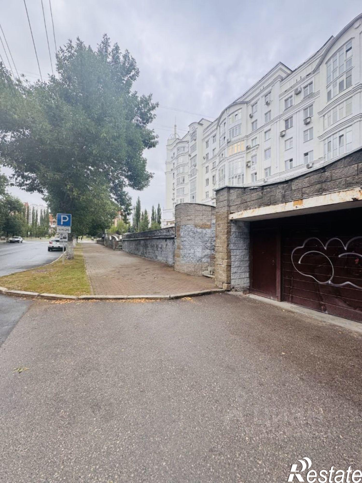 Купить гараж, место в паркинге за 1 690 000 рублей на ул Кирова, 5