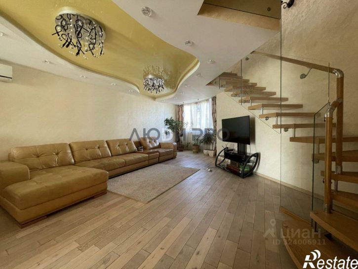 4-комн квартира улица Рихарда Зорге, 64/2,  д. 64/2