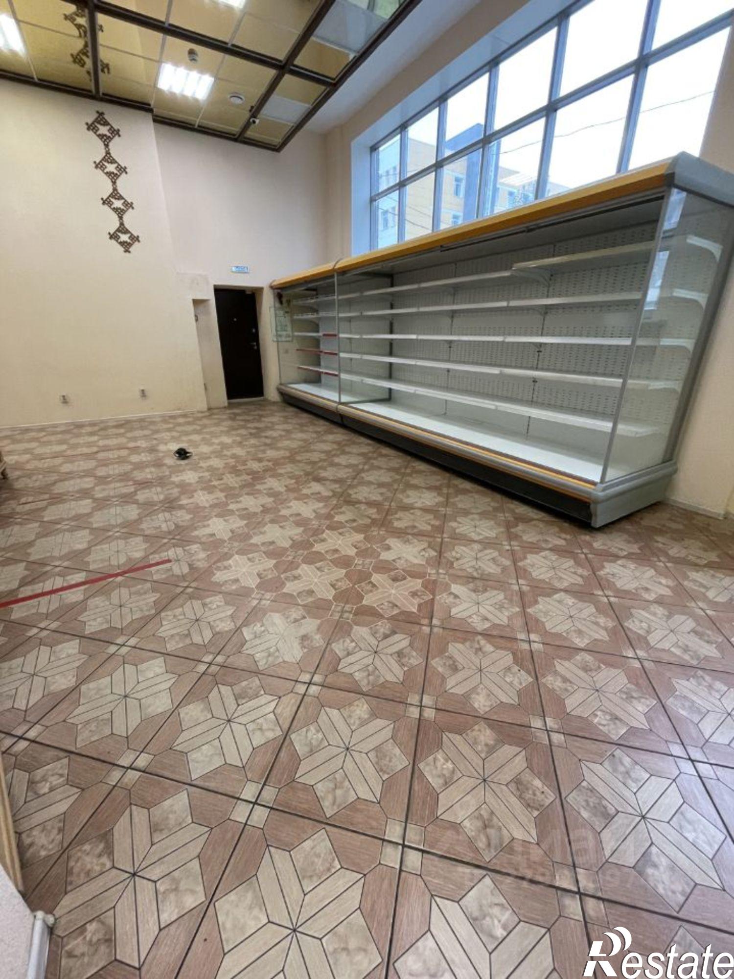 Купить помещение свободного назначения за 31 000 100 рублей на Революционная улица, 72