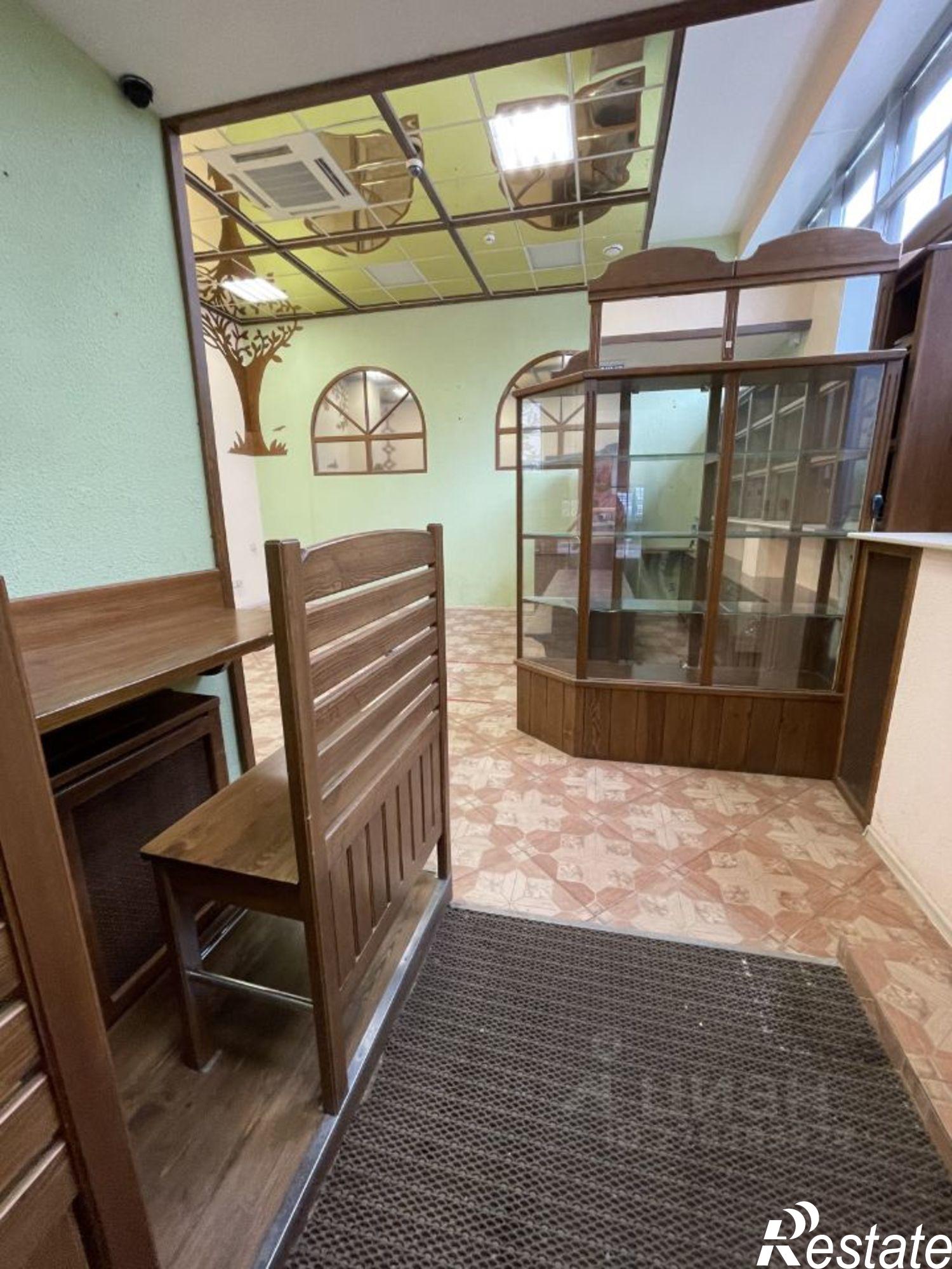 Купить помещение свободного назначения за 31 000 100 рублей на Революционная улица, 72