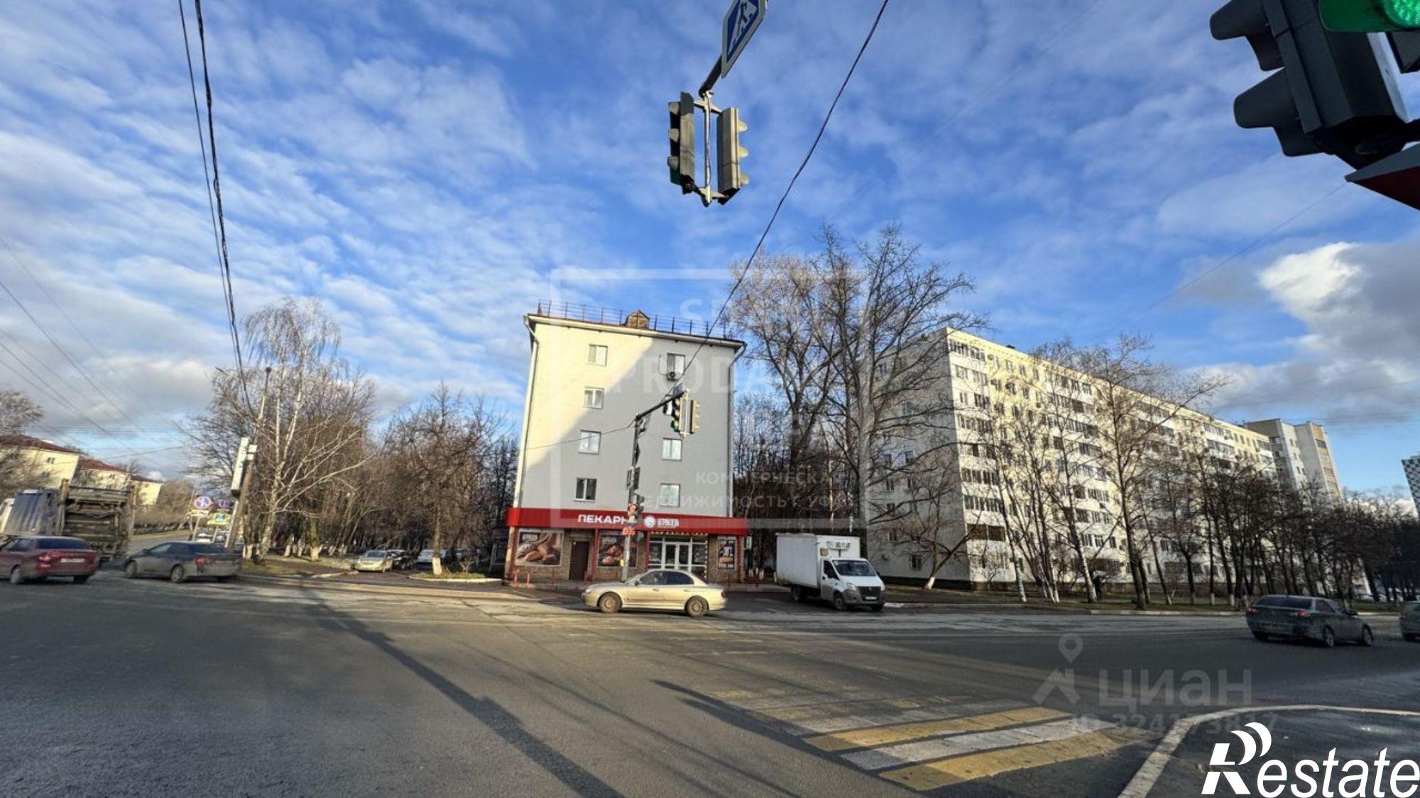 Купить торговое помещение за 24 000 100 рублей на ул Российская, 106