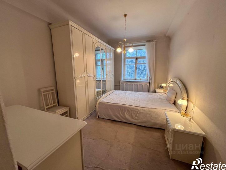 3-комн квартира Революционная улица, 49,  д. 49