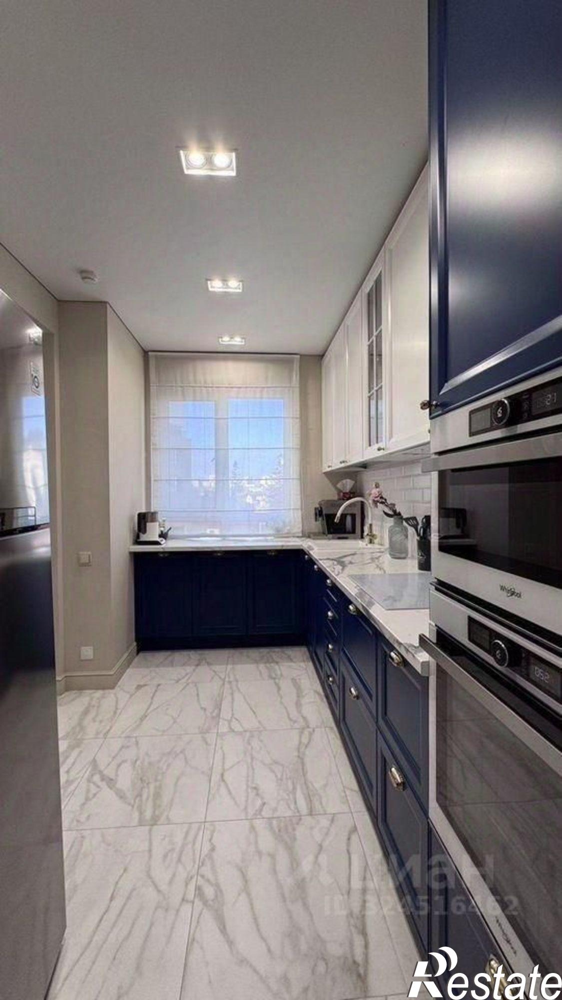 Сдать квартиру за 250 000 рублей на улица Менделеева, 1/1