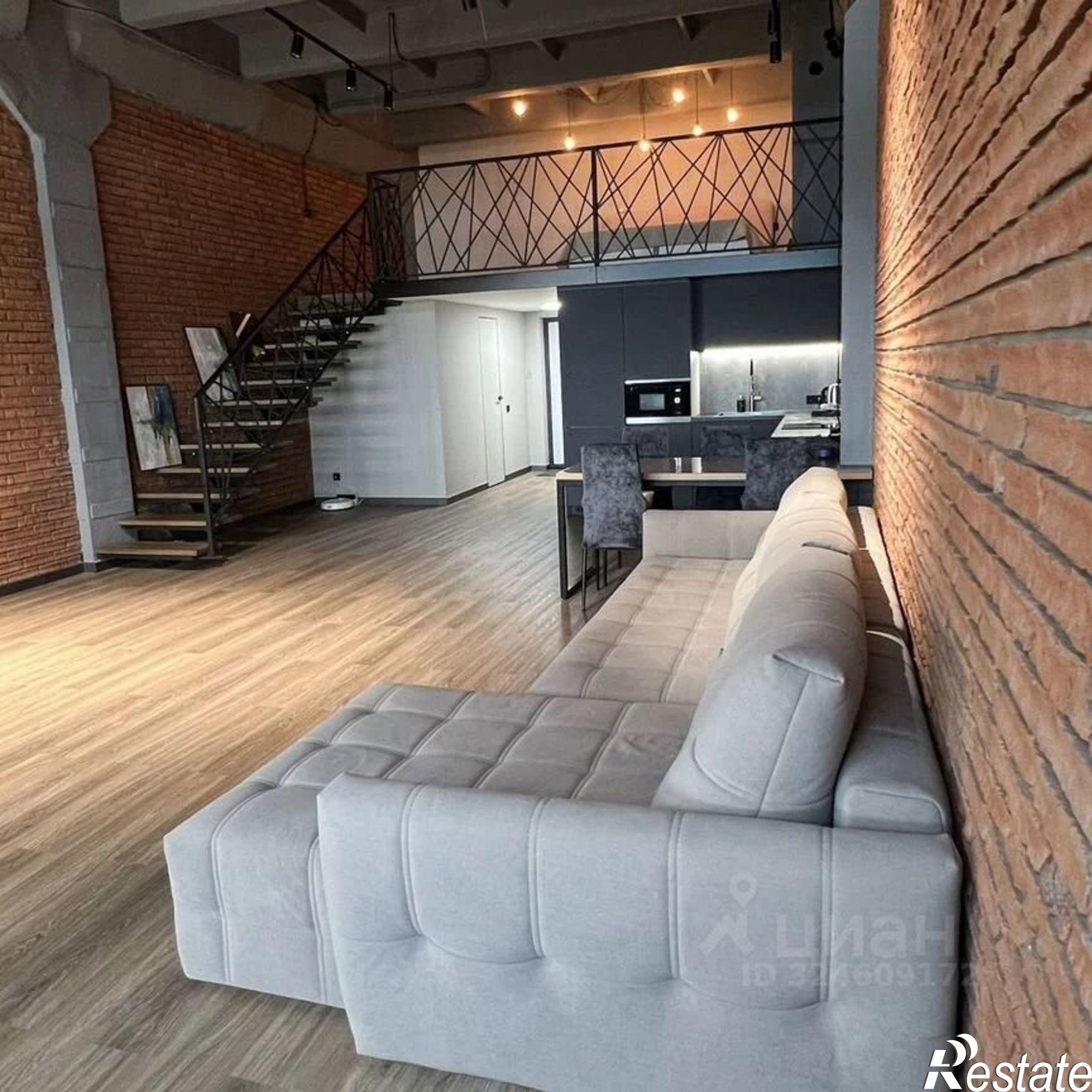 Сдать квартиру за 80 000 рублей на улица Менделеева, 132