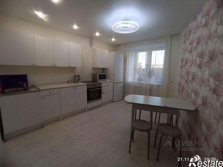 2-комн квартира Высотная улица, 10,  д. 10