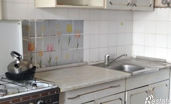 3-комн квартира улица Ахметова, 300,  д. 300