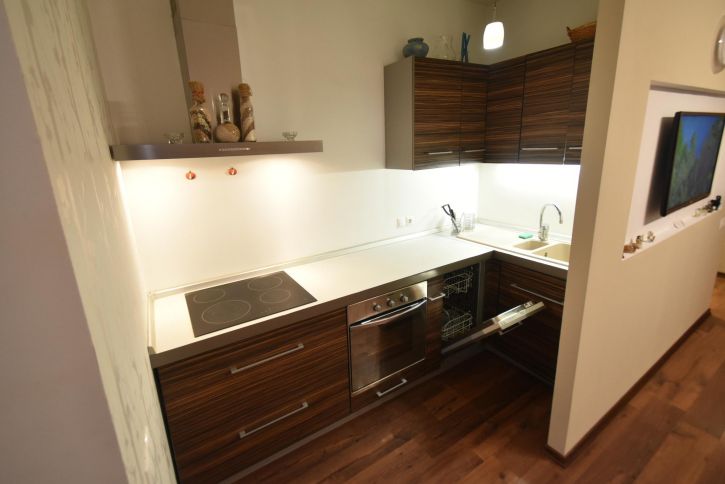 3-комн квартира Цюрупы ул, 145/1