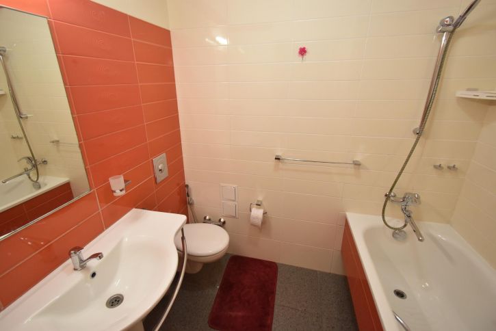 3-комн квартира Цюрупы ул, 145/1