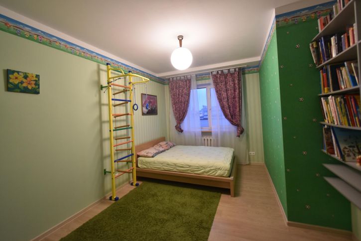 3-комн квартира Цюрупы ул, 145/1