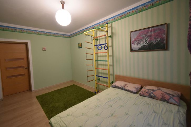 3-комн квартира Цюрупы ул, 145/1