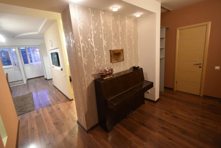 3-комн квартира Цюрупы ул, 145/1