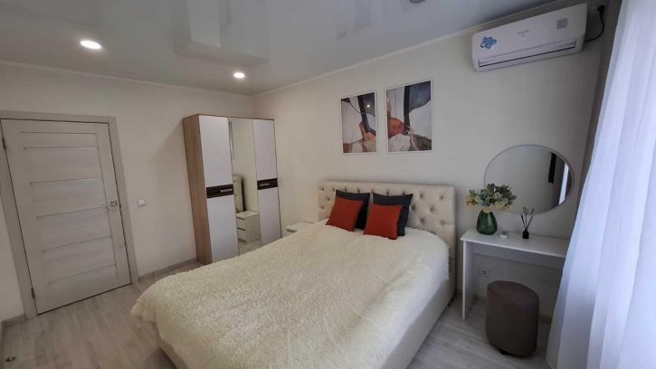 2-комн квартира Софьи Перовской ул, 42/1