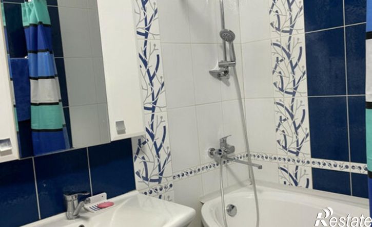 4-комн квартира улица Калинина, 1,  д. 1