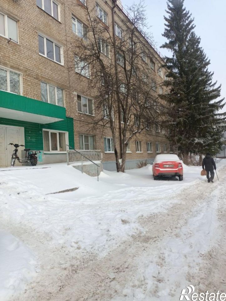 Комната улица Братьев Кадомцевых, 12,  д. 12