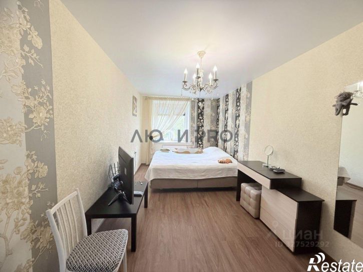 3-комн квартира пр-кт Октября, 180,  д. 180