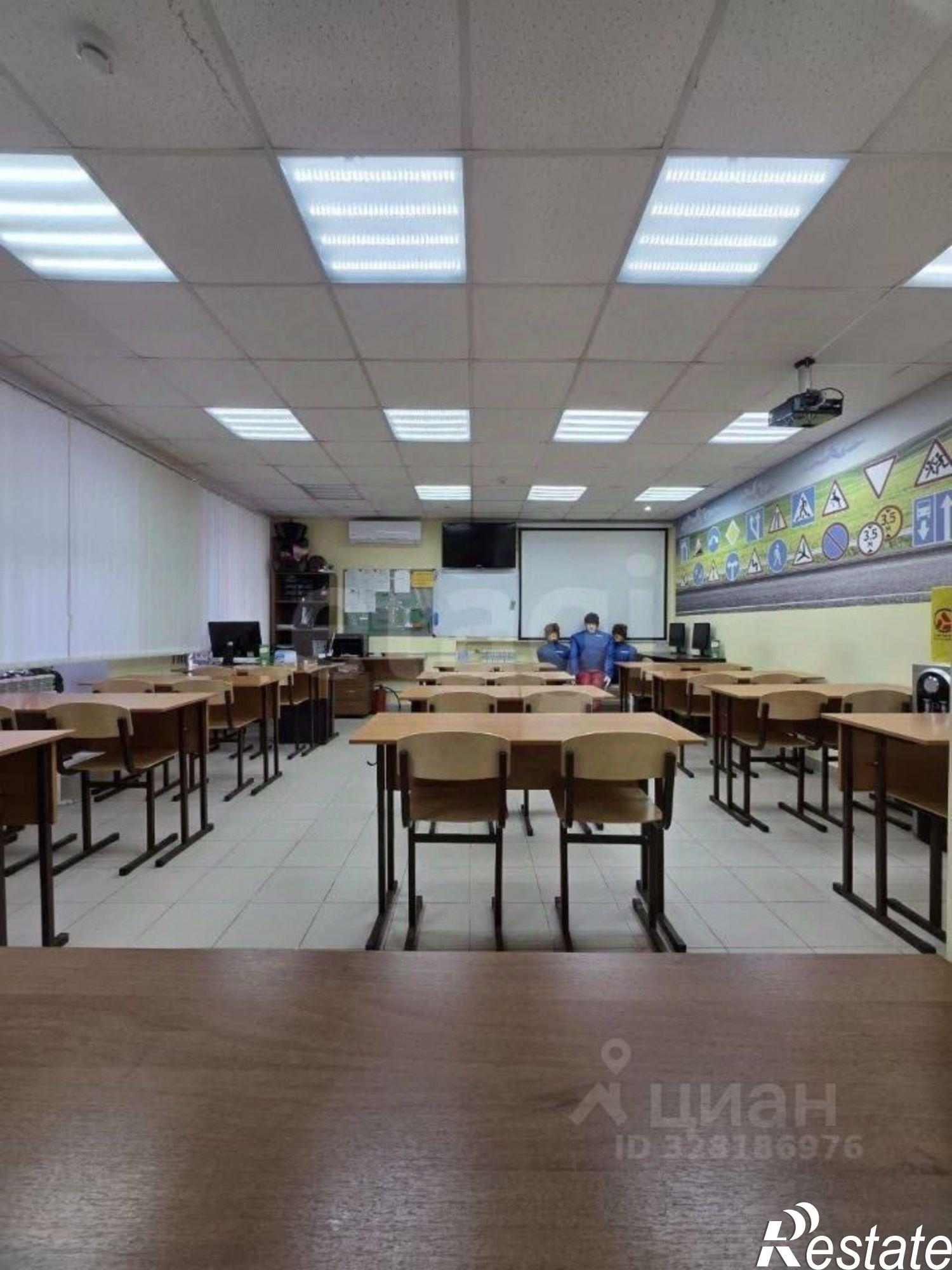 Купить офис, помещение под офис за 6 907 780 рублей на ул Российская, 76 1