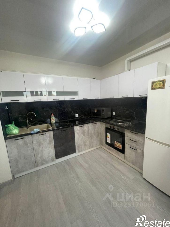3-комн квартира улица Генерала Ишбулатова, 8,  д. 8