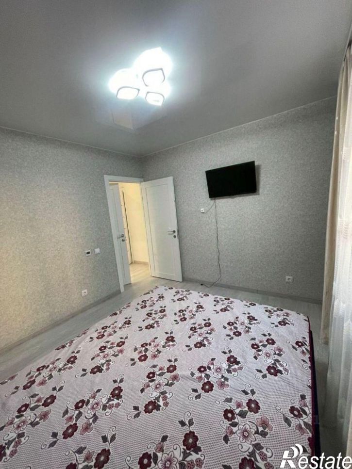 3-комн квартира улица Генерала Ишбулатова, 8,  д. 8