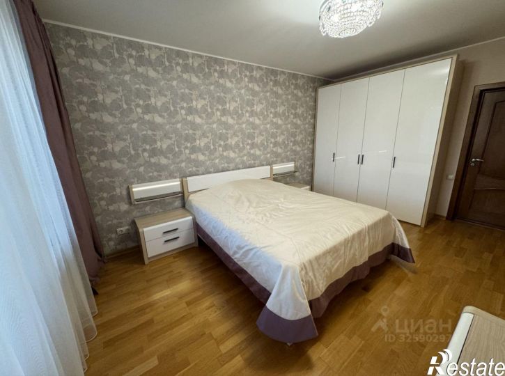 4-комн квартира ул Революционная, 111/2,  д. 111/2