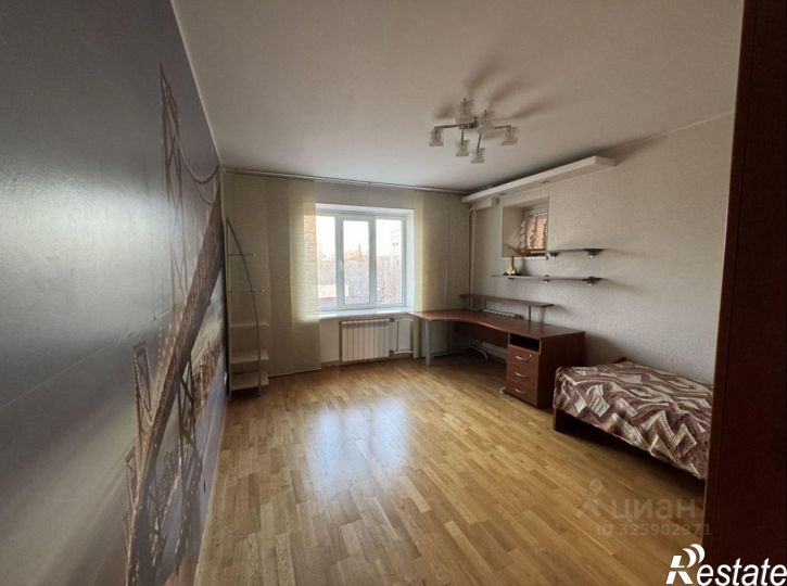 4-комн квартира ул Революционная, 111/2,  д. 111/2