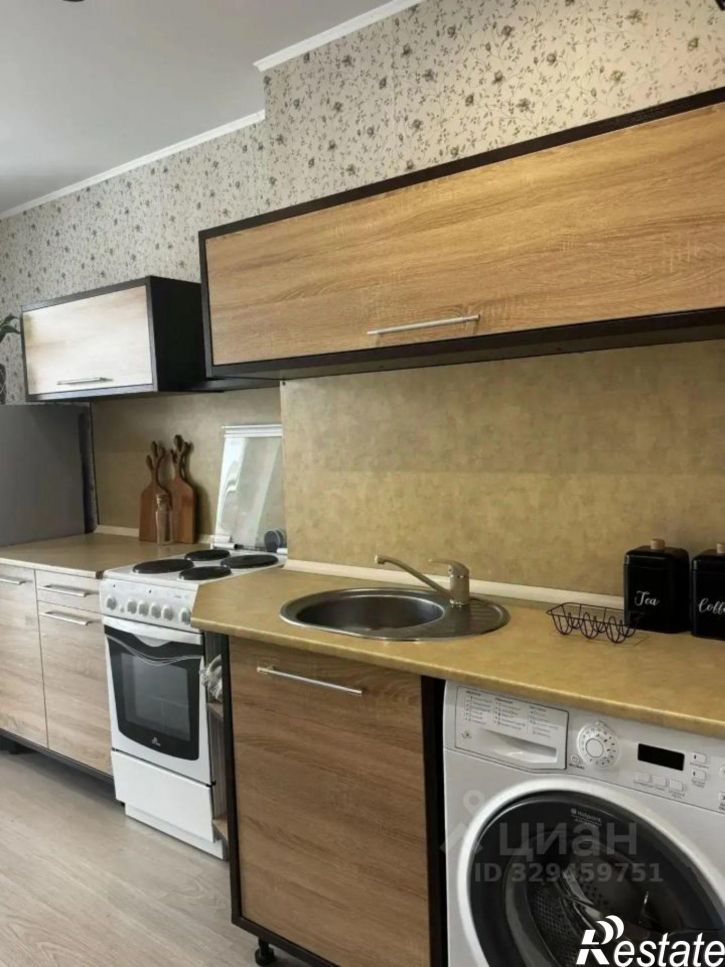 1-комн квартира улица Евгения Столярова, 4Б,  д. 4Б