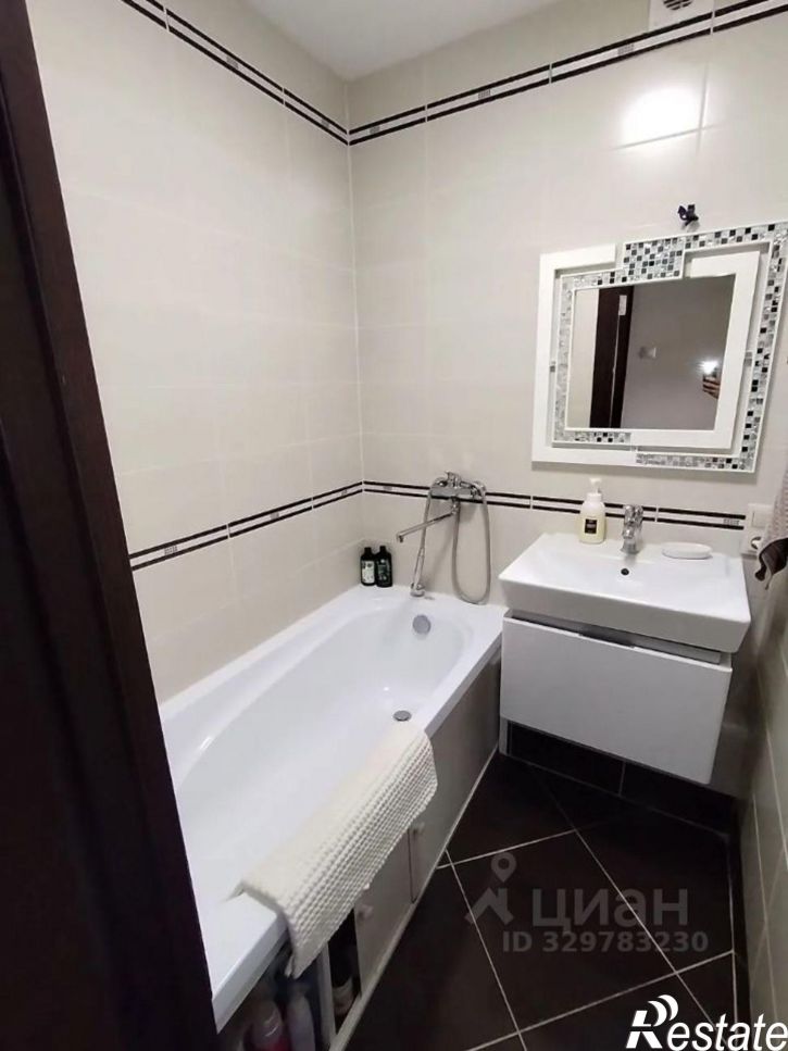 3-комн квартира б-р Славы, 1в,  д. 1в