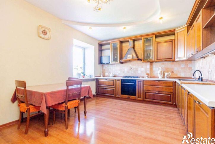 4-комн квартира проспект Октября, 122/4,  д. 122/4