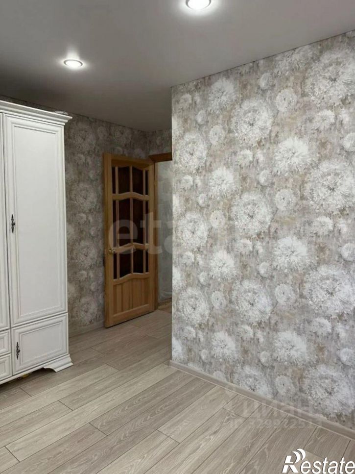 2-комн квартира улица Комарова, 18/1,  д. 18/1