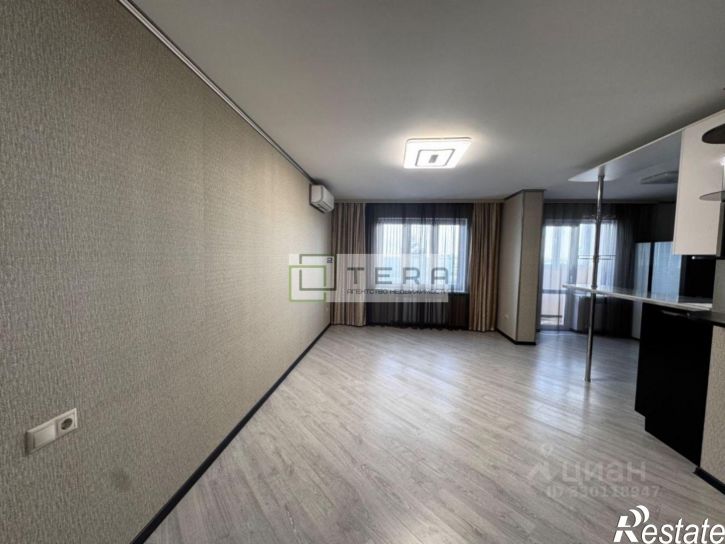 3-комн квартира ул Комарова, 8,  д. 8