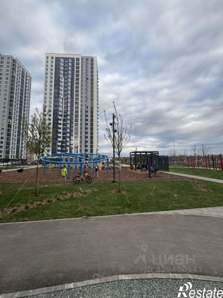 3-комн квартира улица Евгения Столярова, 13,  д. 13