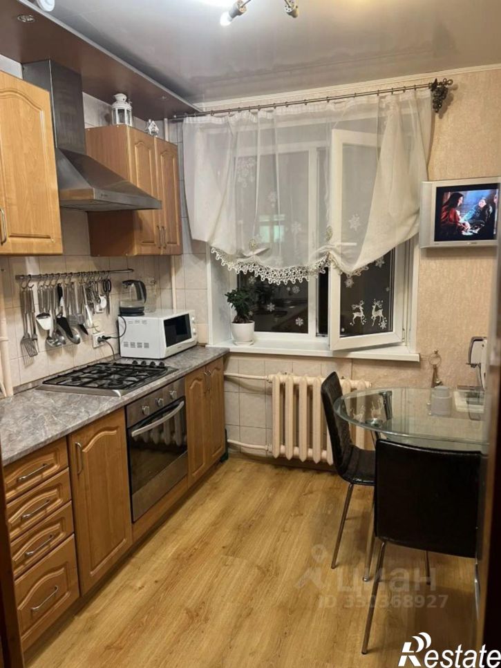 3-комн квартира улица Адмирала Макарова, 18/1,  д. 18/1