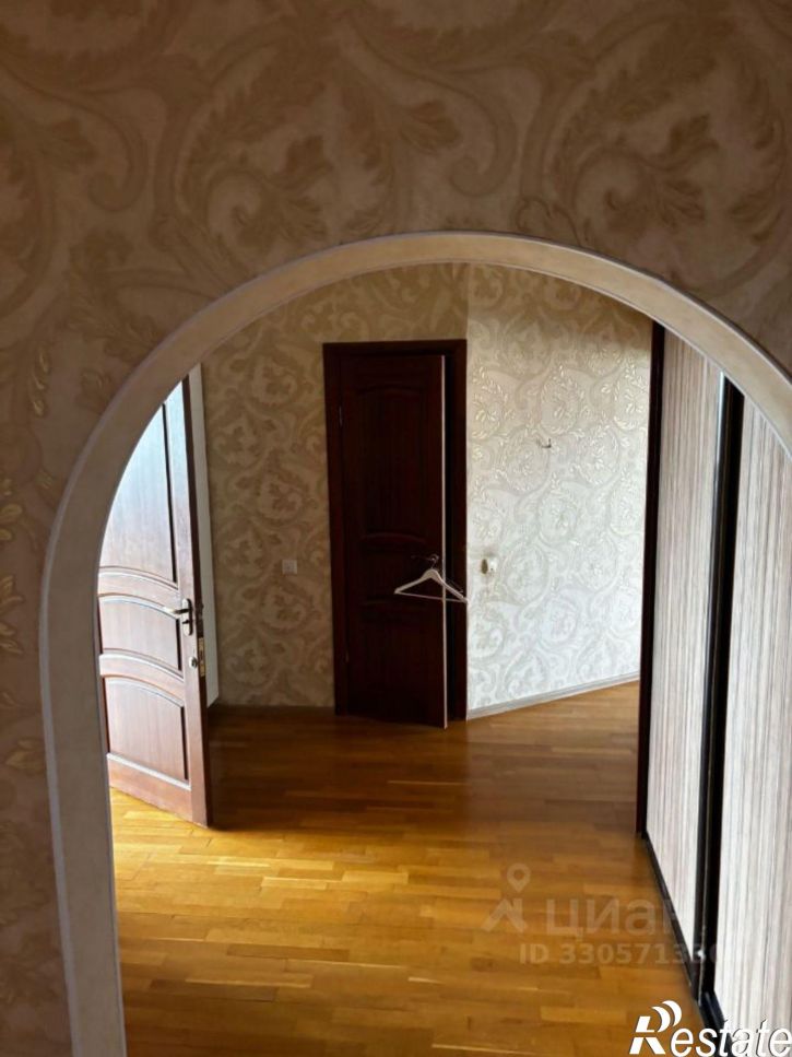 4-комн квартира улица Генерала Горбатова, 11/1,  д. 11/1