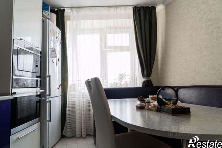 2-комн квартира Высотная улица, 10,  д. 10