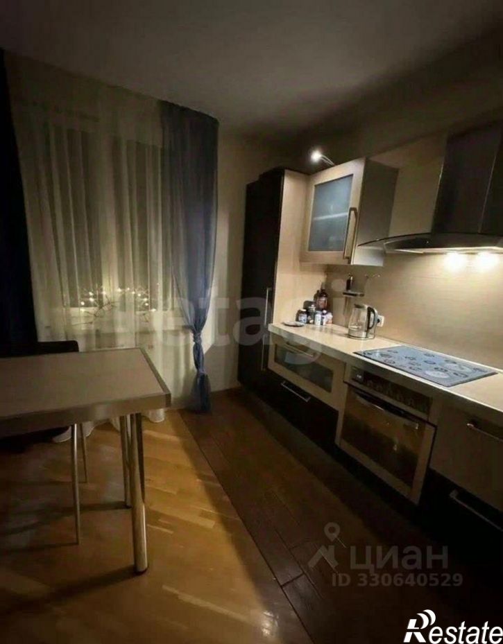 3-комн квартира улица Рихарда Зорге, 70,  д. 70