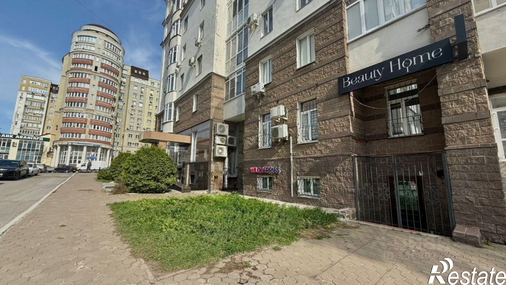 Купить торговое помещение за 17 000 000 рублей на ул Мустая Карима, 42