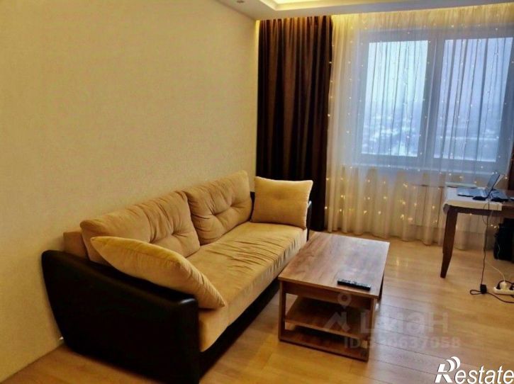 3-комн квартира ул Айская, 8,  д. 8