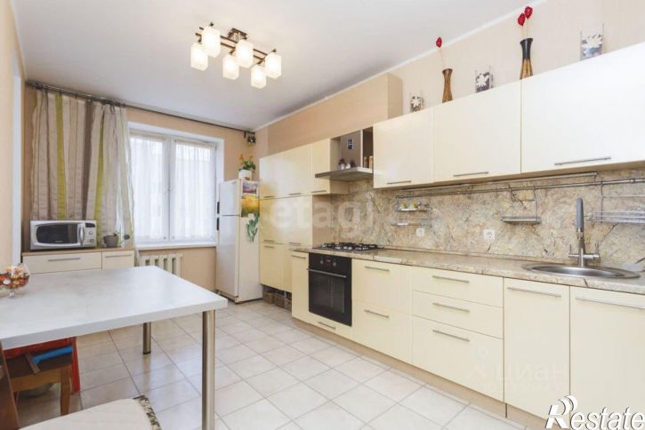 2-комн квартира Зайнаб Биишевой улица, 17,  д. 17