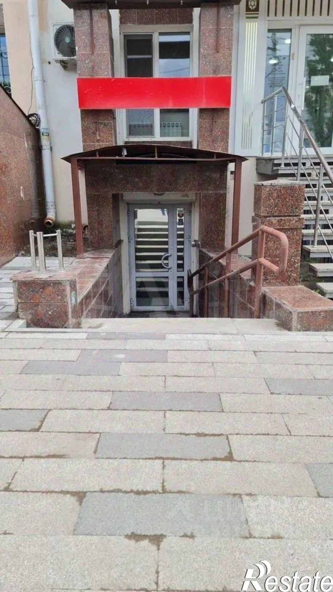 Сдать офис, помещение под офис за 90 000 рублей на проспект Октября, 82