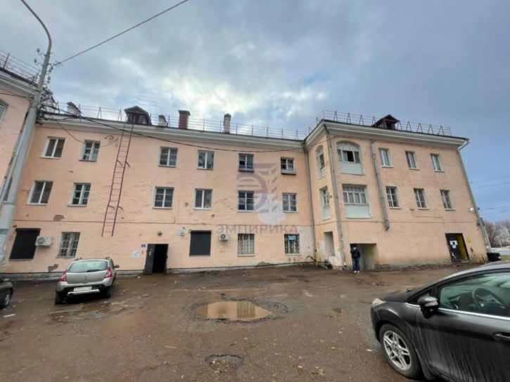Комната Интернациональная, 1