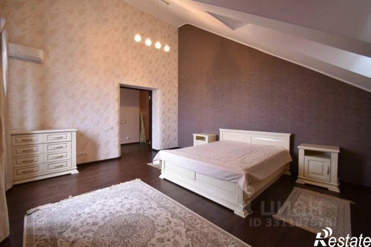 3-комн квартира улица Зайнаб Биишевой, 15,  д. 15